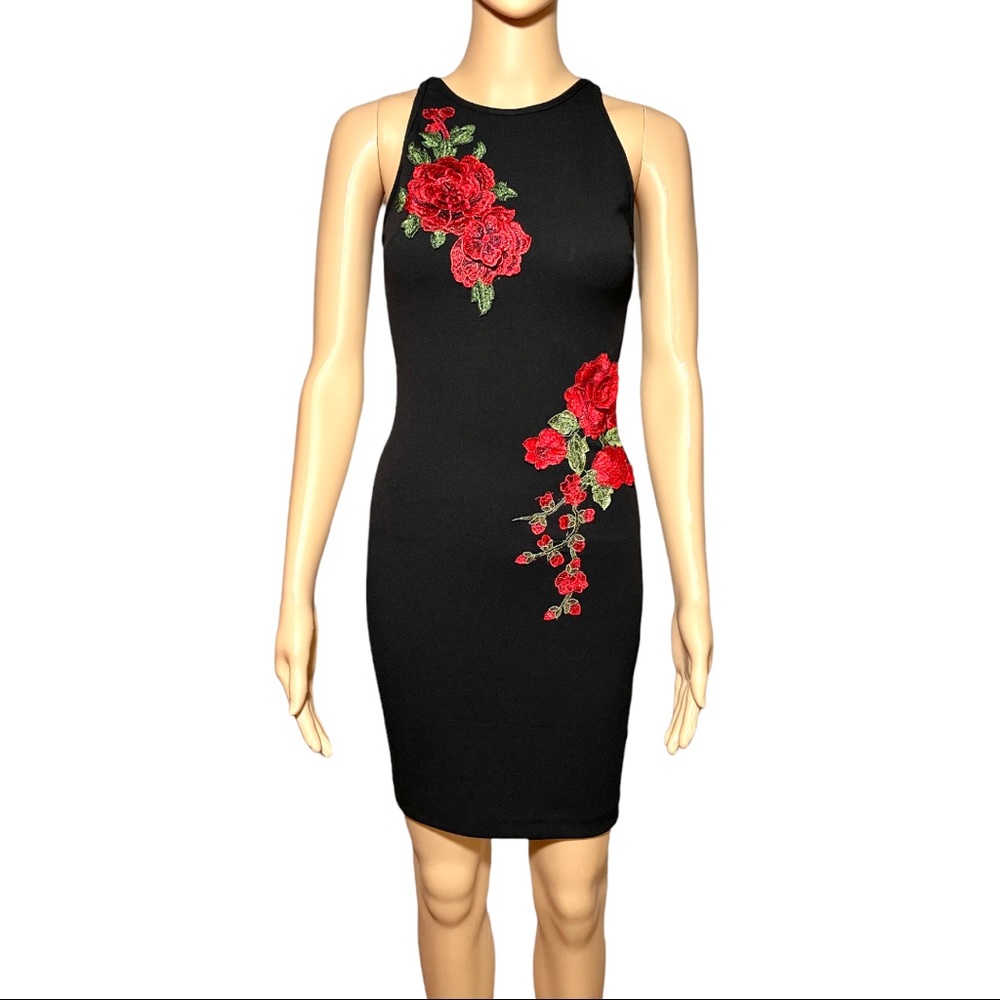 B Darlin Embroidered Red Rose Patch Sheath Sleeveless Black Dress size 1/2